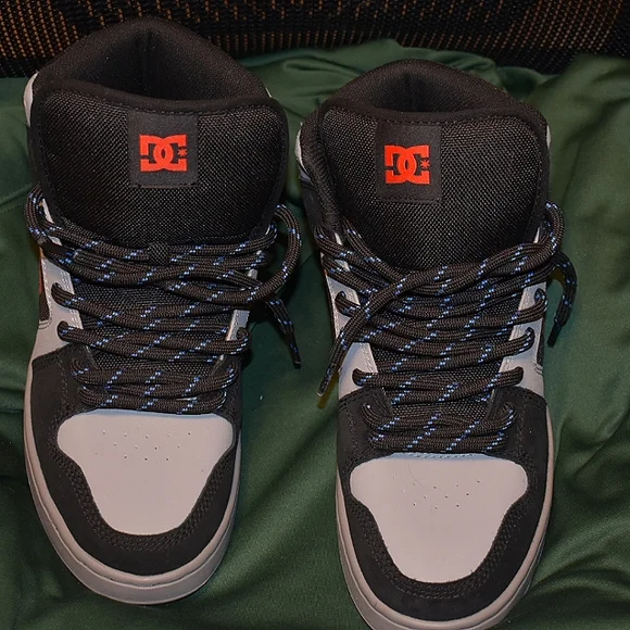 Sold DC Skateboarding Shoes Men's Grey, Black & Red Size 11 - Picture 2 of 7